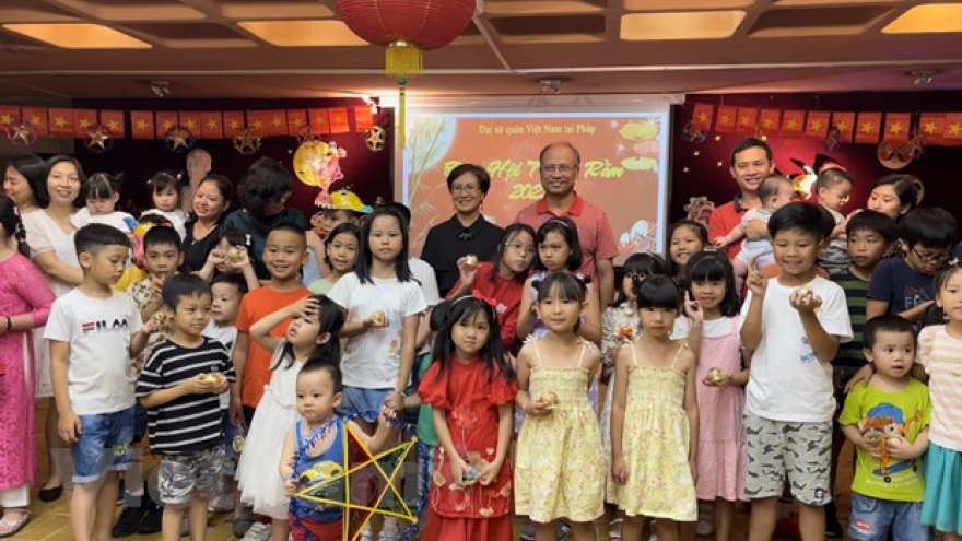 Mid-Autumn Festival organised for Vietnamese children in France