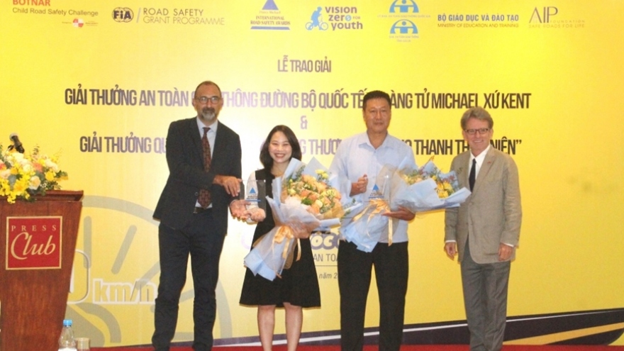 Vietnam wins two major international prizes on road safety