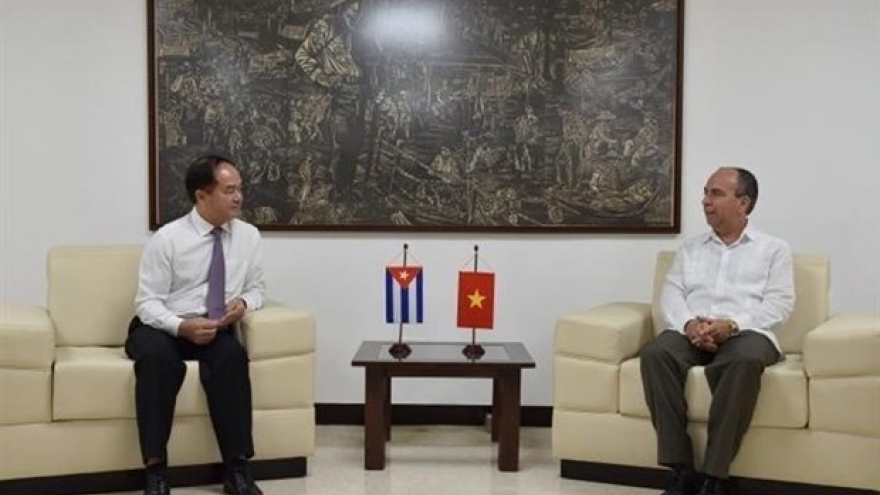 Vietnam seeks Cuban experience in religious affairs