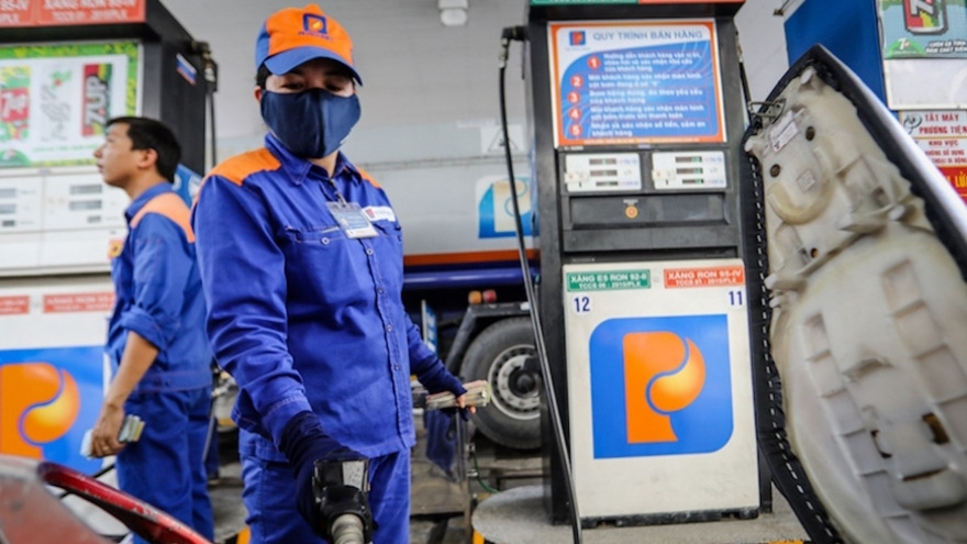 Retail oil and petrol prices record third consecutive fall