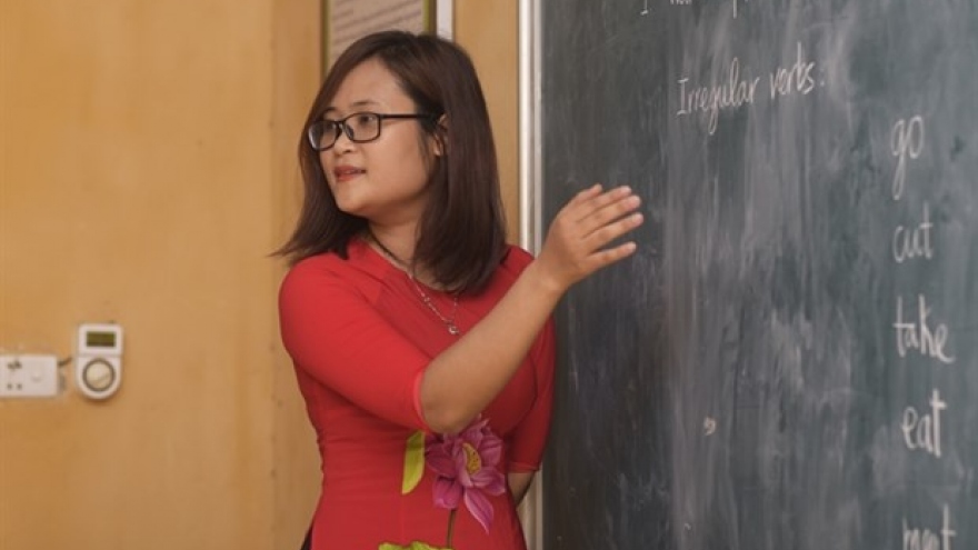Vietnamese teacher joins SE Asian colleagues for educational development