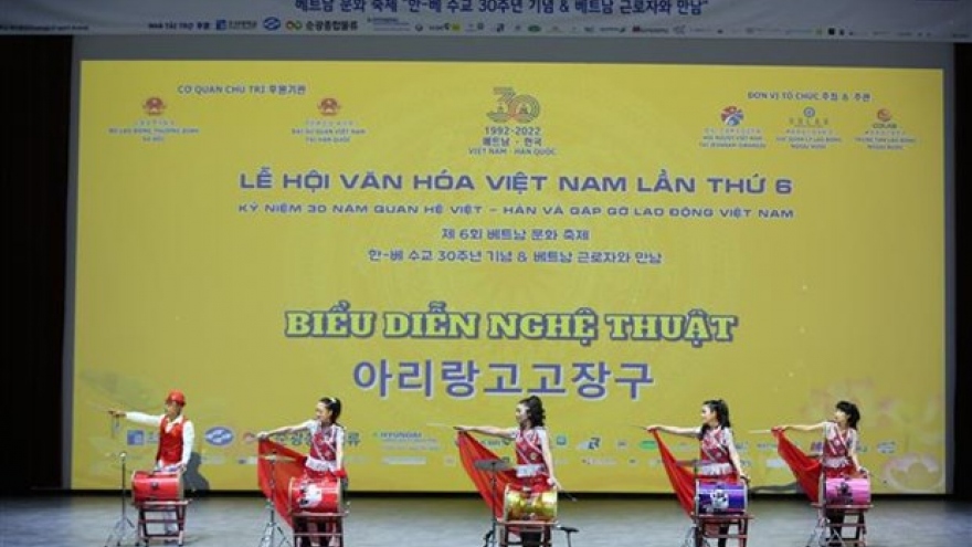 Vietnam holds culture festival, meeting with workers in Korean region