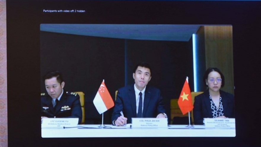Vietnam, Singapore beef up defence cooperation