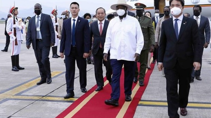 Ugandan President begins official visit to Vietnam