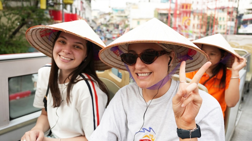 Australians explore Hanoi tourism during familiarization trip