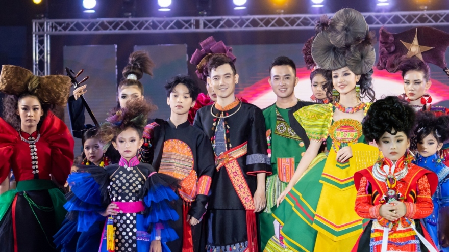 Vietnamese ethnic costumes introduced at Bangkok Kids Int’l Fashion Week
