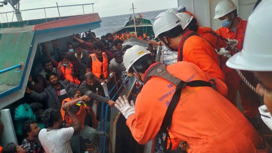 Vietnam rescues 303 Sri Lankan people in distress at sea