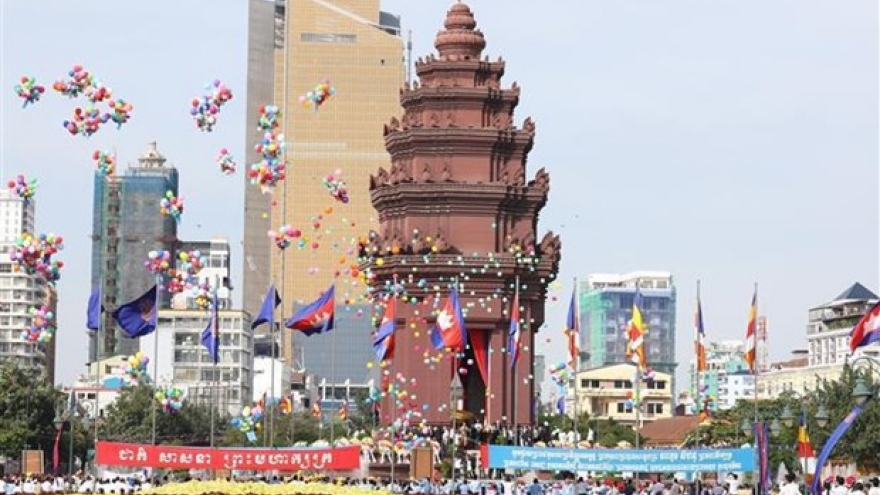 Vietnamese Party, State leaders send congratulations to Cambodia on Independence
