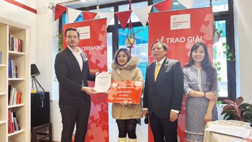 Vietnamese writers honoured for understanding of Poland