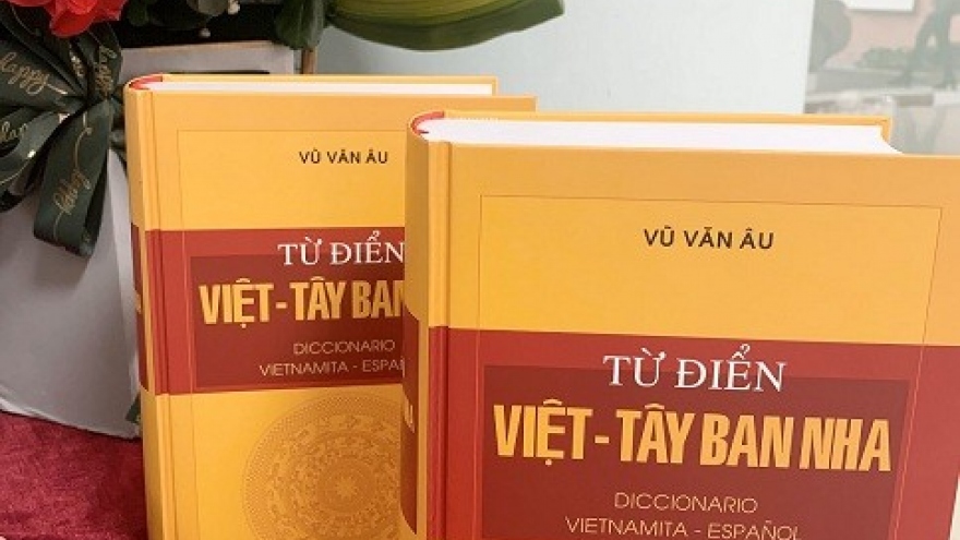 First Spanish language dictionary introduced in Vietnam