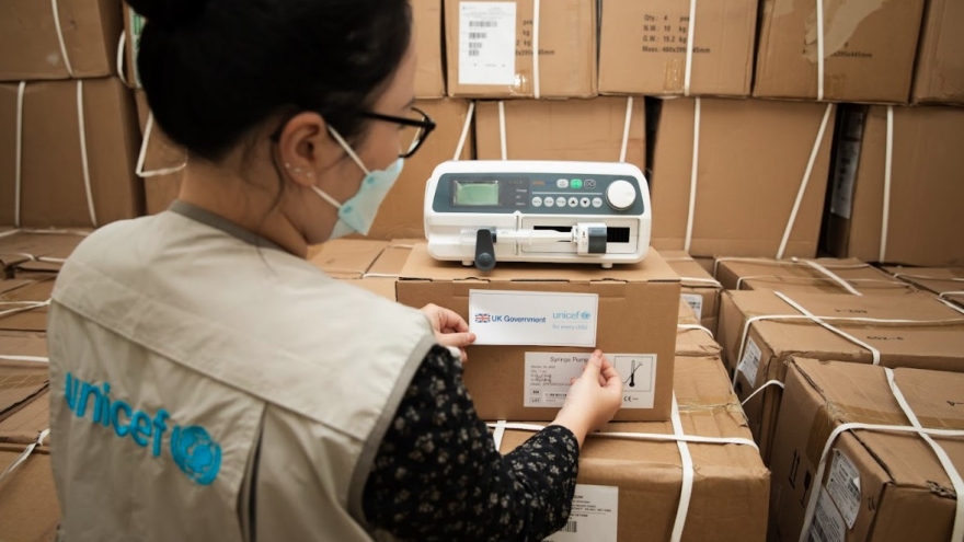 UK Government, UNICEF provide medical equipment of £500,000 to Vietnam