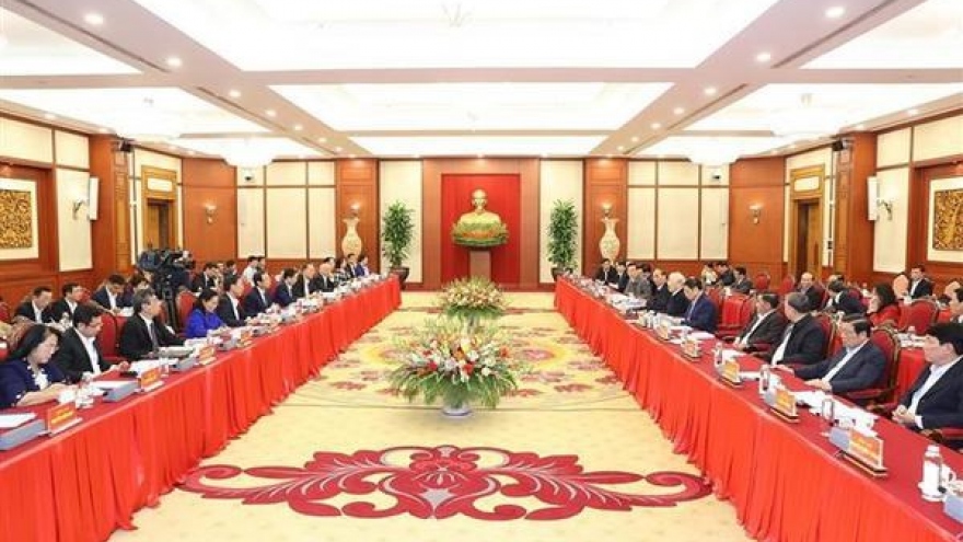 Politburo members discuss review of resolution on HCM City development