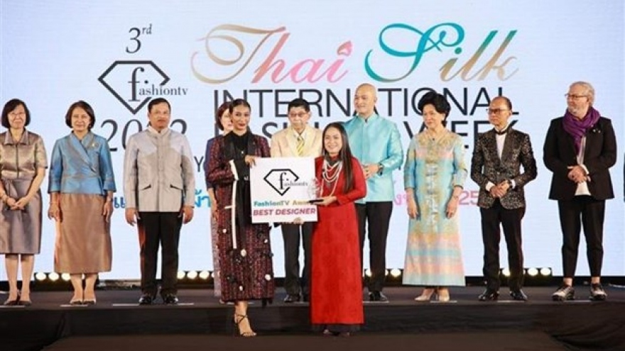 Vietnamese fashion show, designer honoured at Thai fashion week