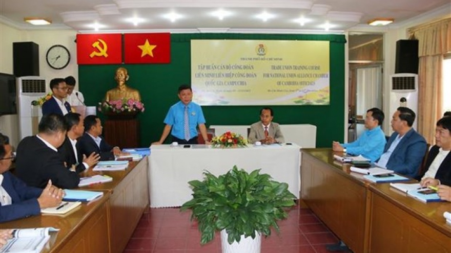 Vietnamese, Cambodian trade unions share experience