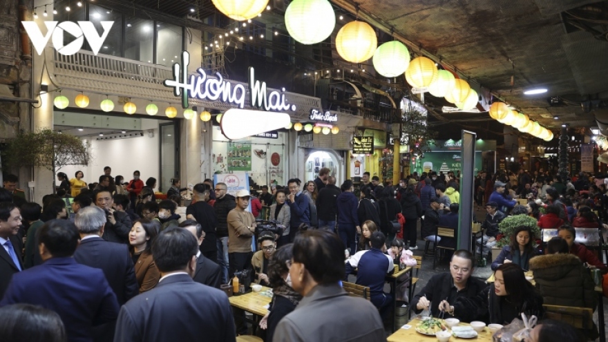 Dao Ngoc Ngu Xa night food street debuts in Hanoi