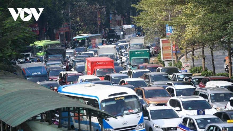 Downtown Hanoi crowded as Tet draws near