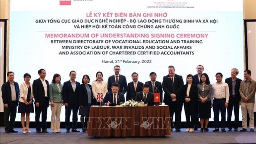 Vietnam, UK step up academic education cooperation