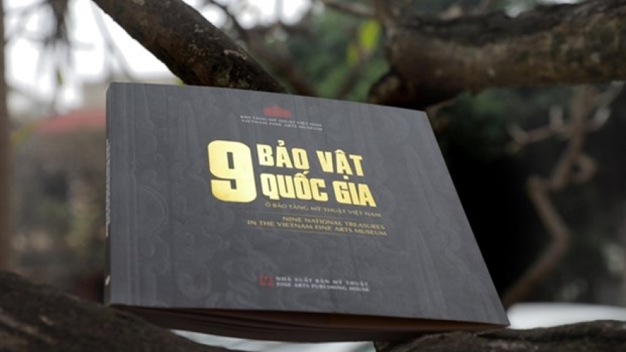 Bilingual book on nine national treasures launched