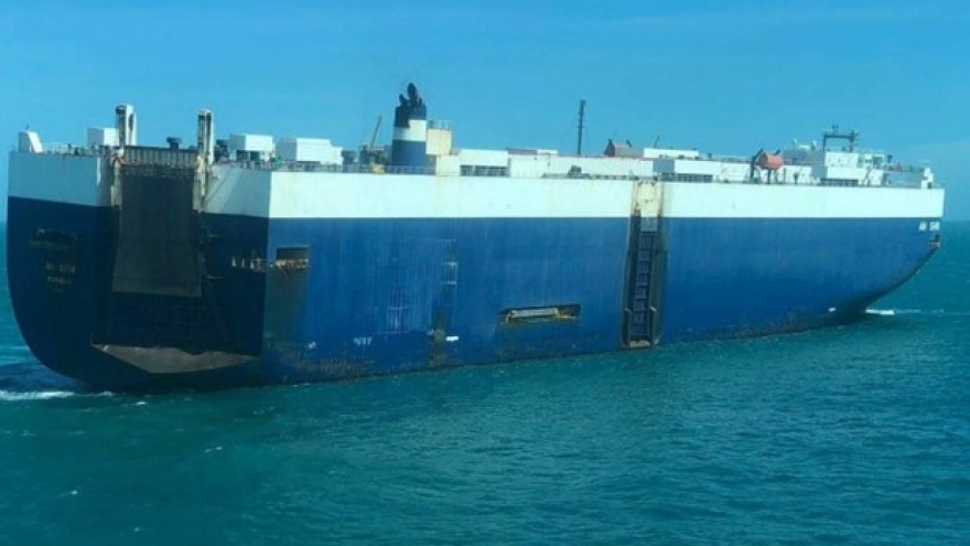 Panama-flagged AH SHIN catches fire in Vietnamese waters