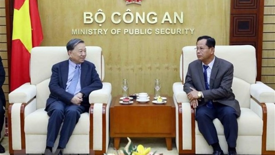Vietnamese, Lao security forces strengthen ties