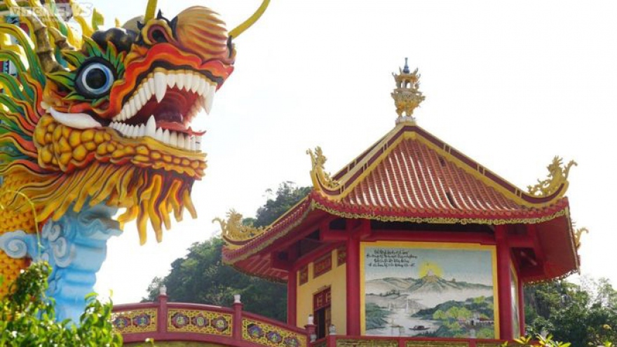 Porcelain paintings in Da Nang’s pagoda set Vietnamese record