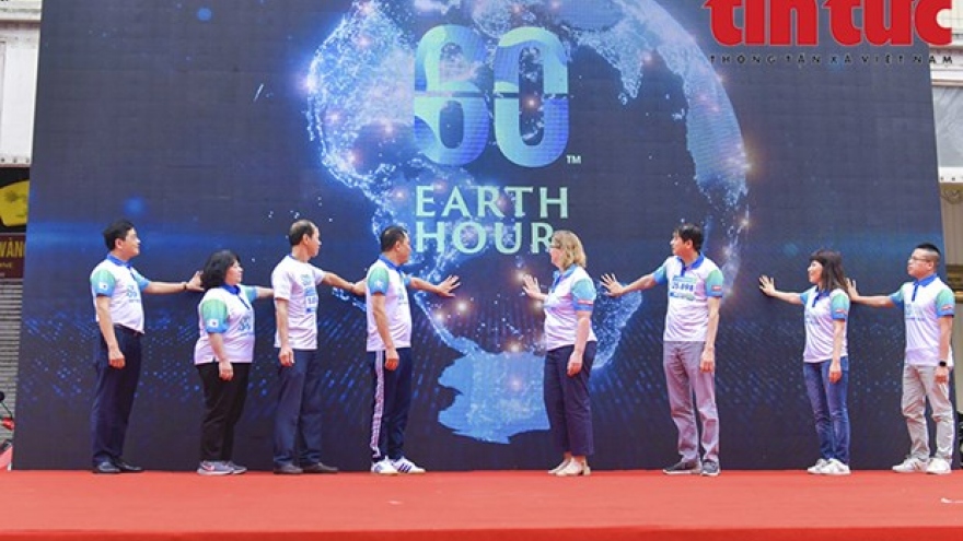 Over 1,000 people run in response to Earth Hour 2023 in Hanoi