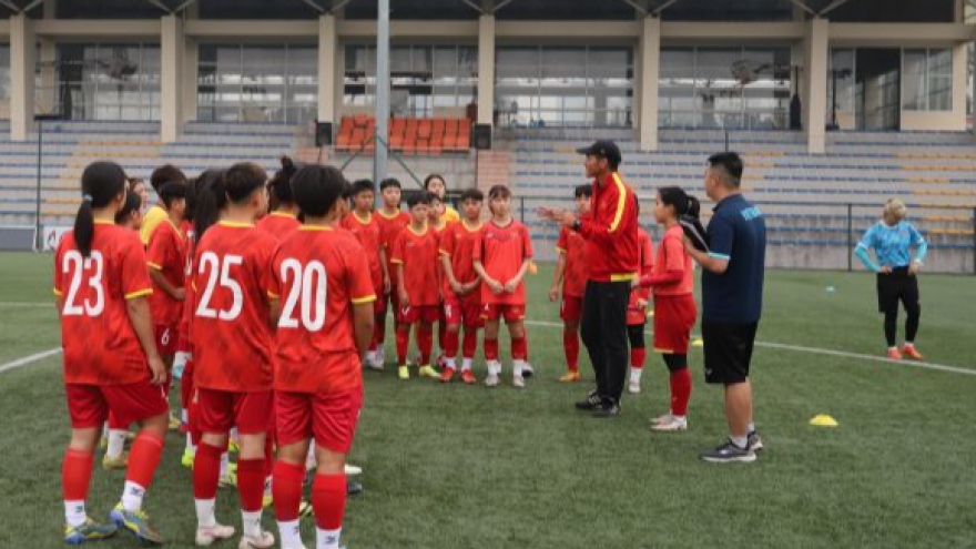 Vietnamese U17 women’s football team trains in Japan