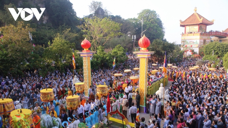Thousands attend Buddhist festival Quan The Am in Da Nang