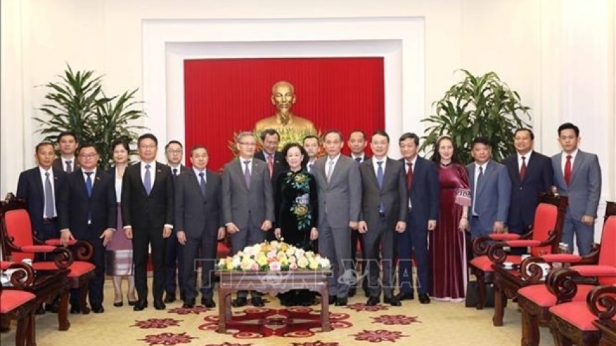 Vietnamese, Lao Party commissions strengthen cooperation