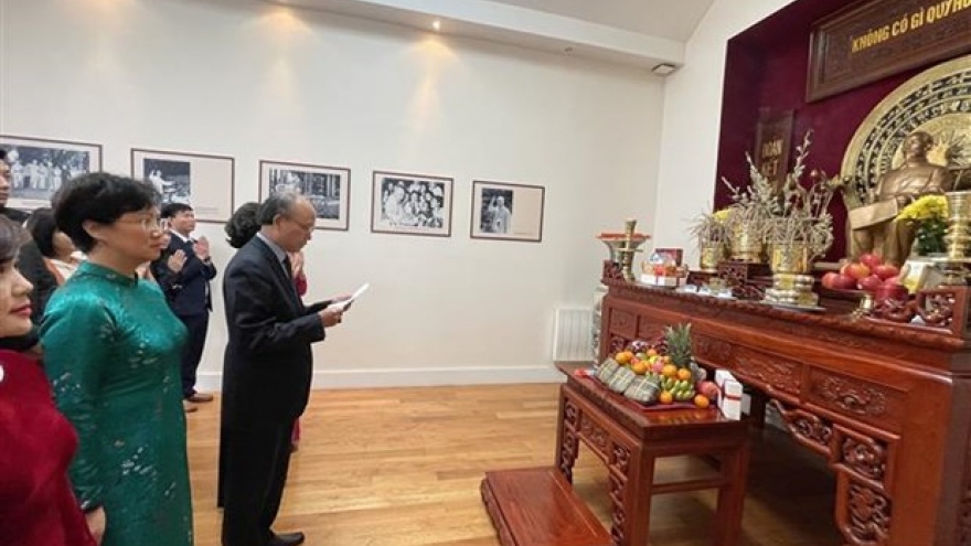 Embassy in France marks Hung Kings Commemoration Day