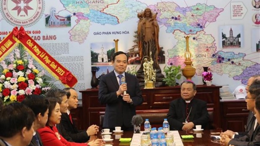 Deputy PM visits Lang Son’s religious organisations on Easter occasion