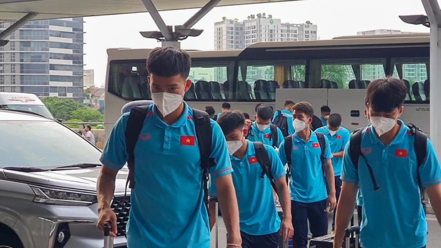 Vietnam football team departs for 32nd SEA Games in Cambodia