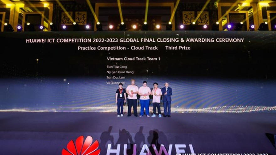 Vietnamese team wins third prize at global final of Huawei ICT Competition