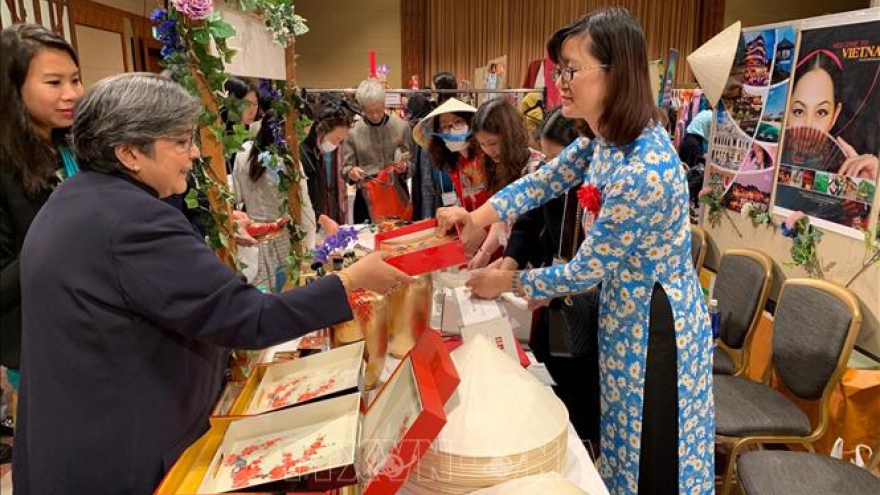 Vietnam participates in charity bazaar in Japan