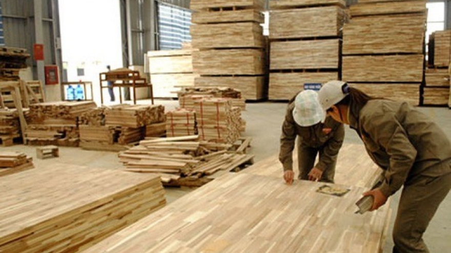 US again extends duty evasion investigation into plywood from Vietnam