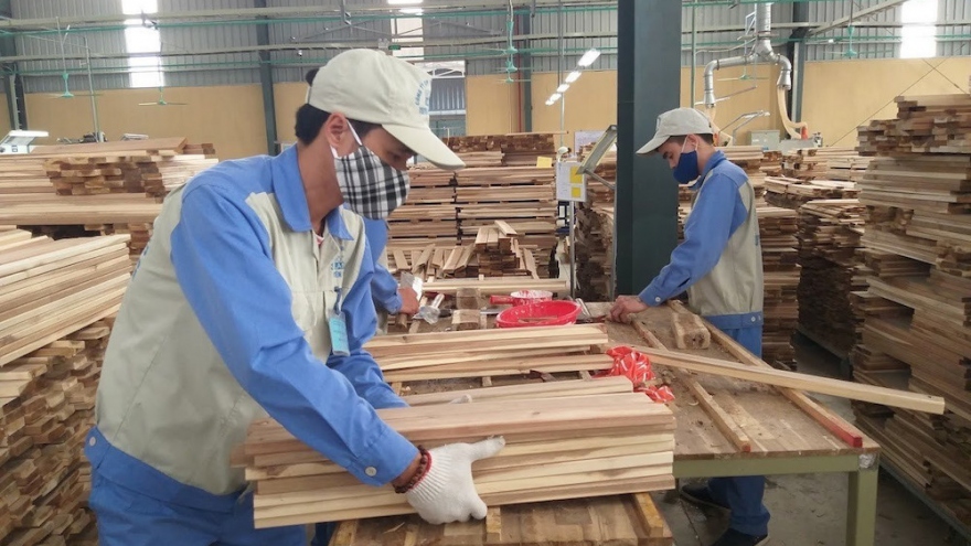 Wooden furniture manufacturers seek opportunities in the UAE