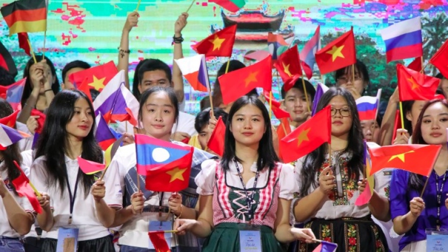 Summer camp for overseas young people kicks off in Hanoi