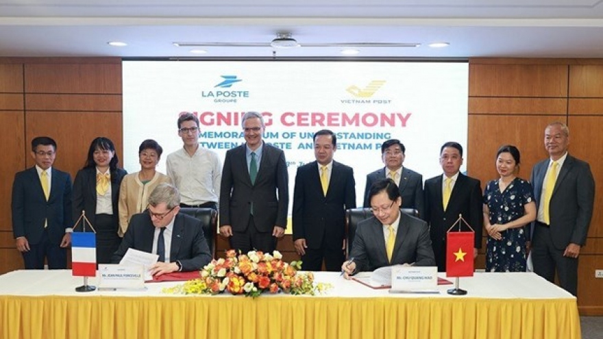 Vietnam Post, France’s La Poste step up cooperation