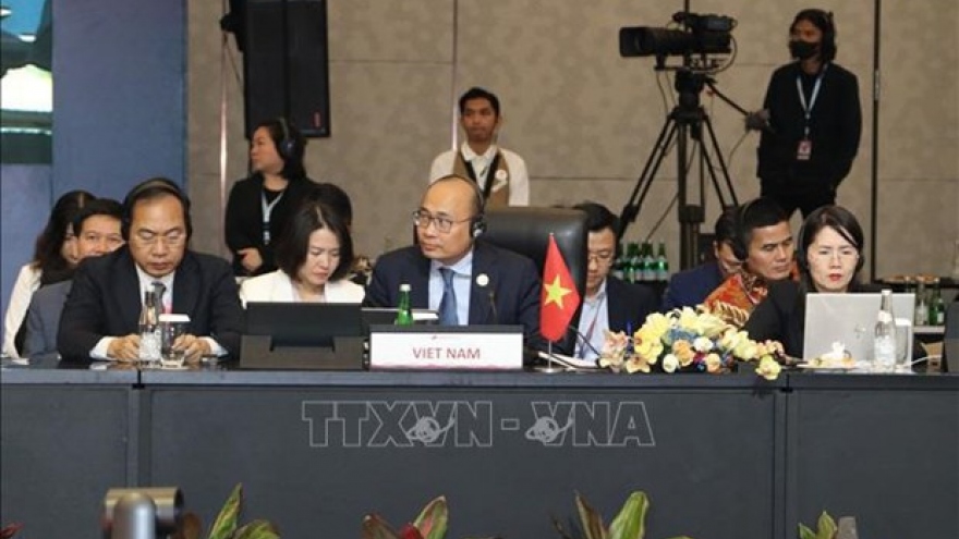 Vietnam puts forth opinions on economic cooperation between ASEAN, partners