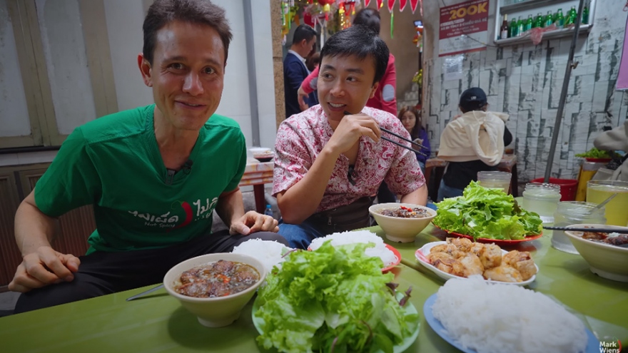 YouTube food star Mark Wiens reveals five must-eat dishes in Hanoi