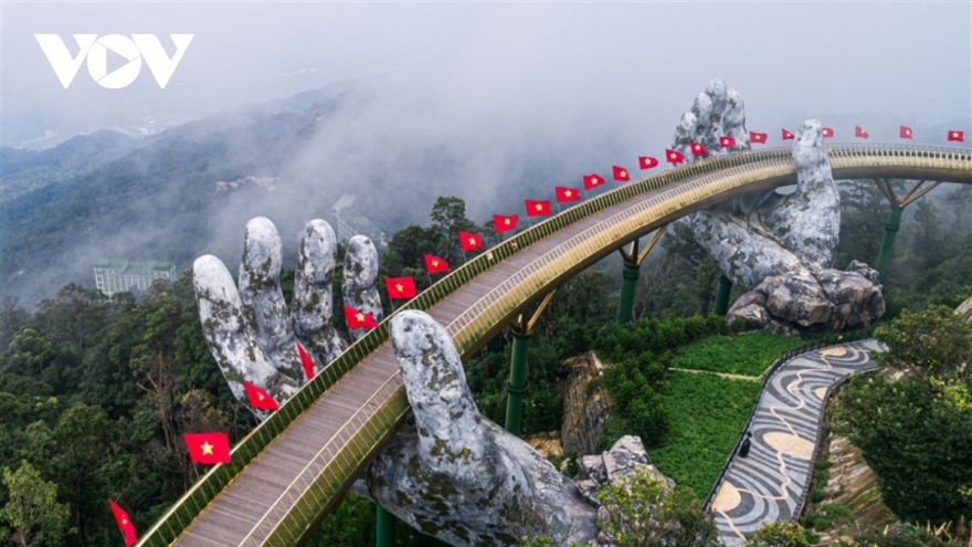 Bored Panda: Golden Bridge is the best known symbol in Vietnam