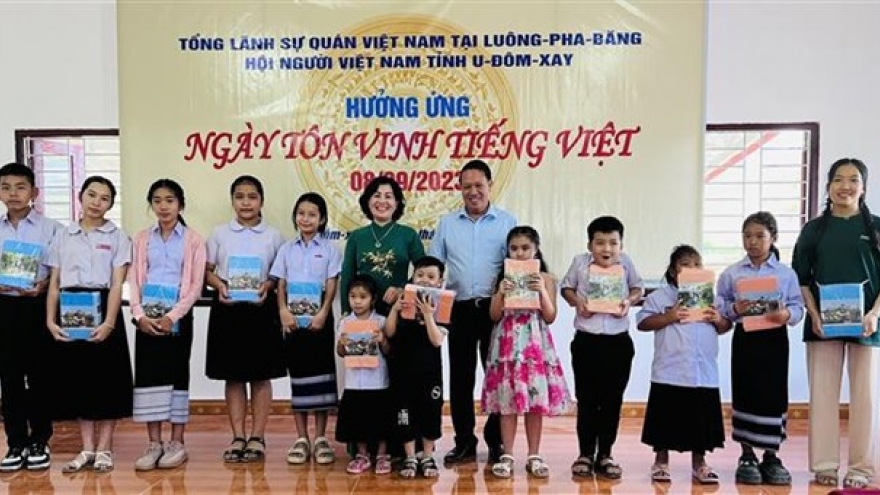 Oversea Vietnamese in Laos respond to Day for Honouring Vietnamese Language
