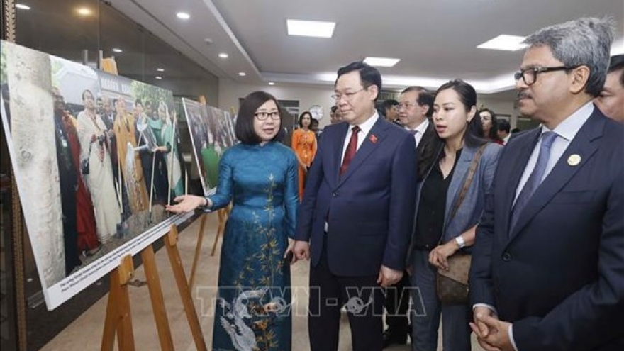 NA Chairman attends opening of photo exhibition on Vietnam-Bangladesh ties