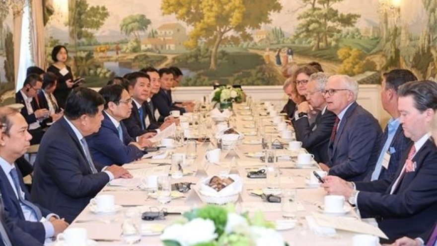 PM calls on US semiconductor firms to invest more in Vietnam