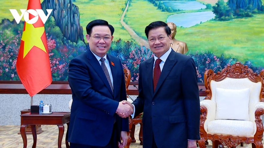 NA Chairman Hue meets with Lao senior leaders