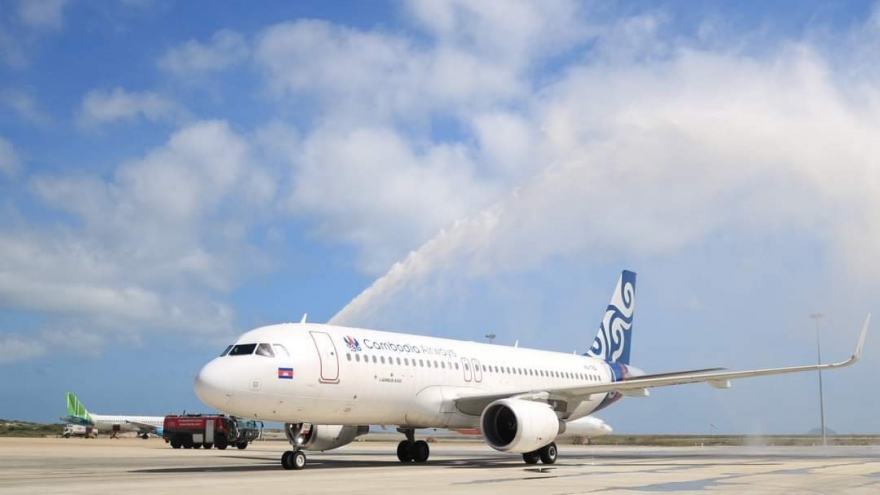 Flight connecting Cambodia to Khanh Hoa via China debuts