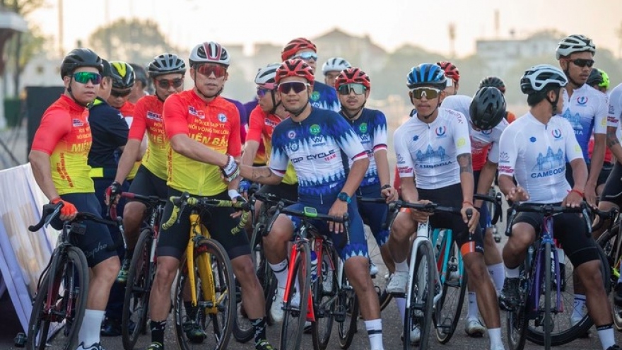 Thanh Hieu wins Cambodia-Laos-Vietnam friendship bicycle race