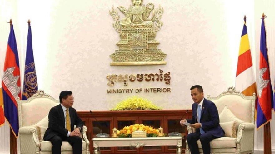 Cambodia, Vietnam pledge joint efforts to facilitate cross-border trade