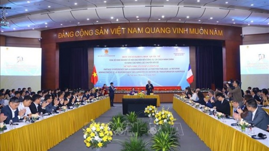 Vietnam, France share experience in modernising public services