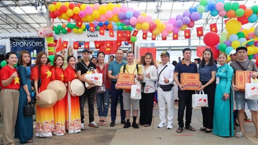 Vietnam joins Singapore ceremony marking International Migrants Day
